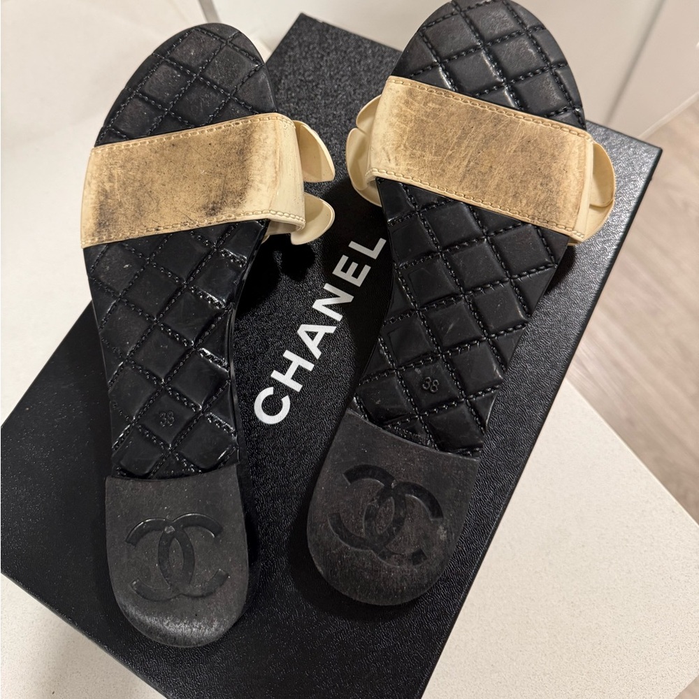 Chanel slides - Picture 5 of 10